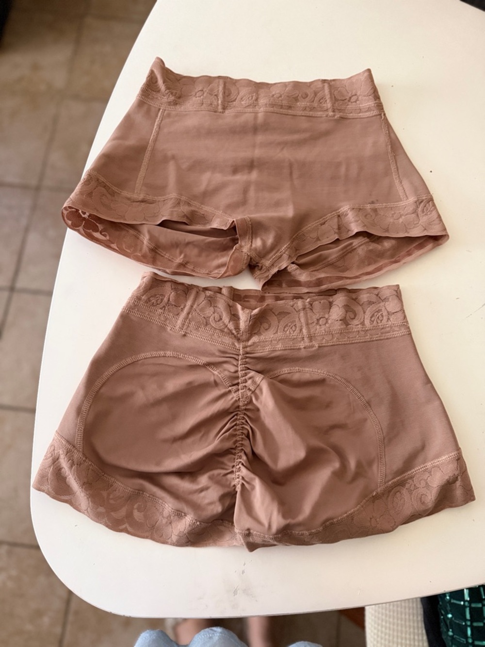 High-Waist Sculpting Shorts with Lace Trim in Mauve Brown